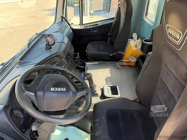 Camion malaxeur à béton Iveco Trakker 450
