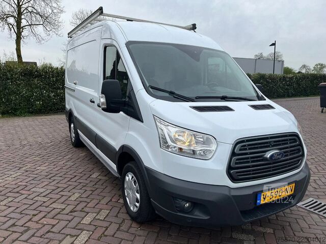 Leveransbil med dubbelhytt Ford Transit FCD