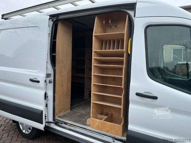 Leveransbil med dubbelhytt Ford Transit FCD