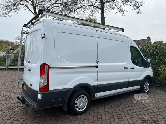Leveransbil med dubbelhytt Ford Transit FCD