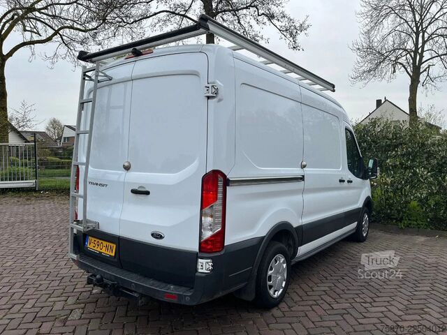 Leveransbil med dubbelhytt Ford Transit FCD
