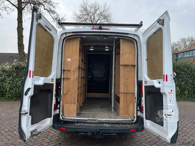 Leveransbil med dubbelhytt Ford Transit FCD