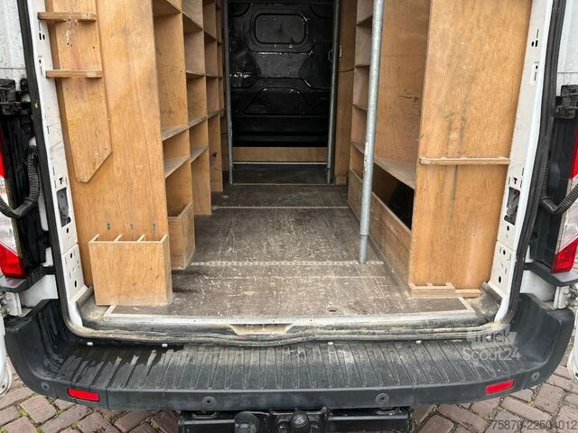 Leveransbil med dubbelhytt Ford Transit FCD