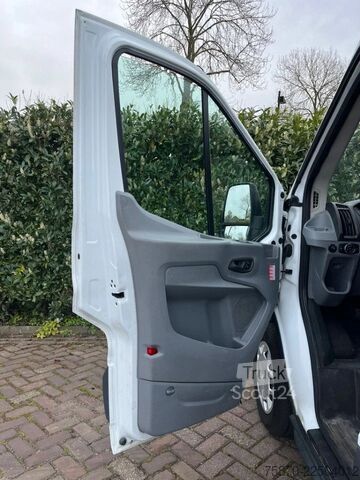 Varebil med dobbeltkabine Ford Transit FCD