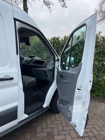 Varebil med dobbeltkabine Ford Transit FCD