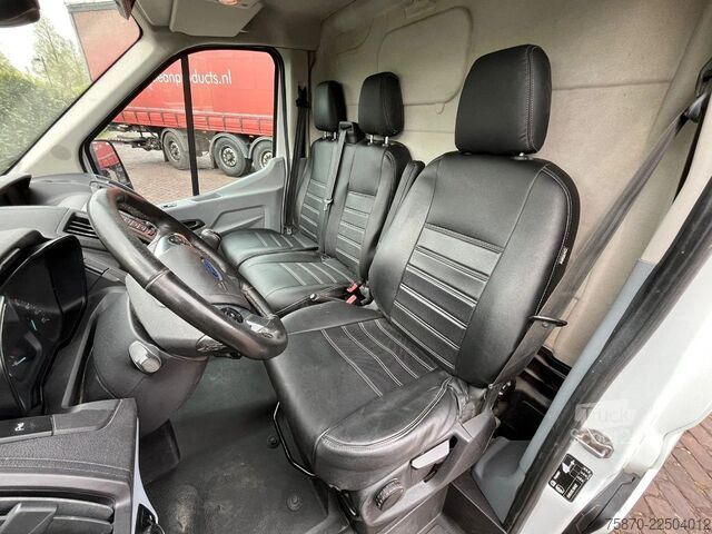 Varebil med dobbeltkabine Ford Transit FCD