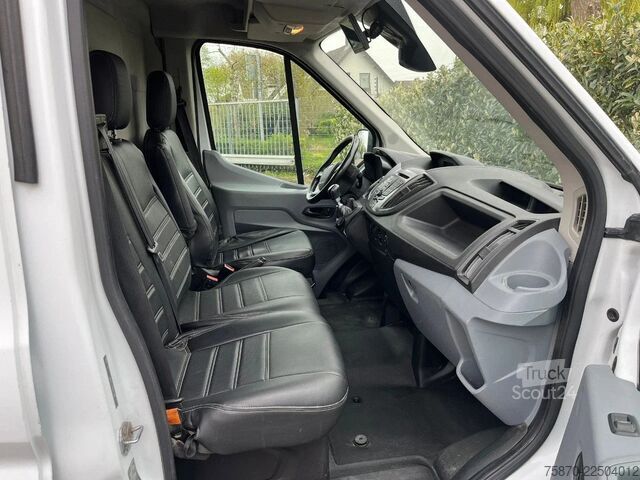Varebil med dobbeltkabine Ford Transit FCD