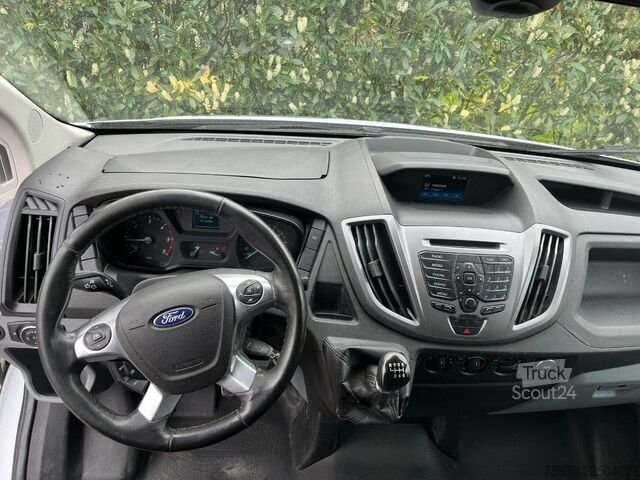 Varebil med dobbeltkabine Ford Transit FCD