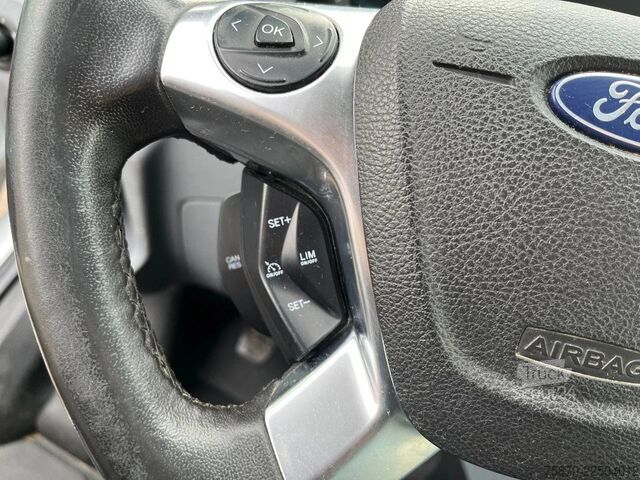 Varebil med dobbeltkabine Ford Transit FCD