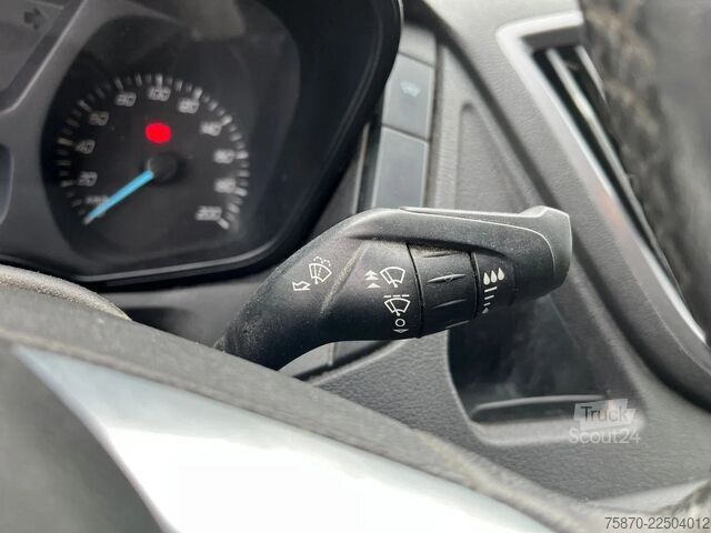 Varebil med dobbeltkabine Ford Transit FCD