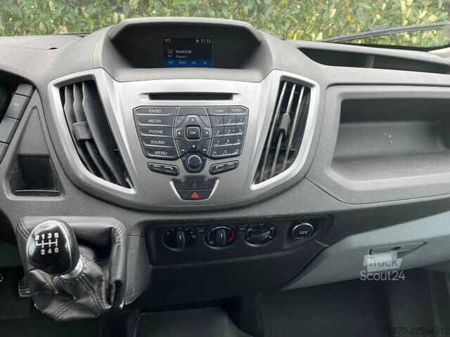 Varebil med dobbeltkabine Ford Transit FCD
