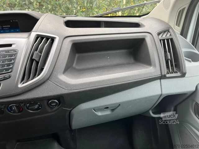 Varebil med dobbeltkabine Ford Transit FCD