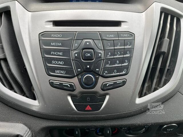 Varebil med dobbeltkabine Ford Transit FCD