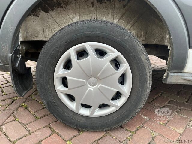 Varebil med dobbeltkabine Ford Transit FCD