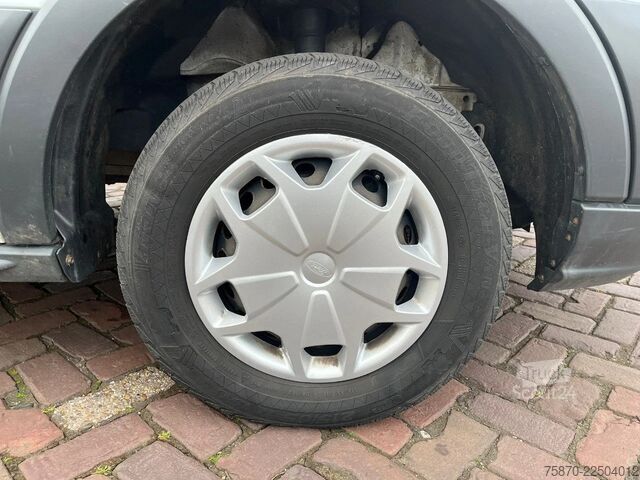 Varebil med dobbeltkabine Ford Transit FCD