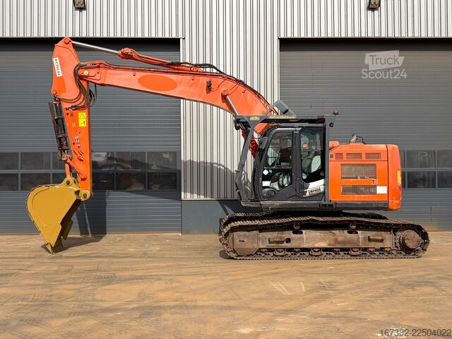 Escavadora de rastos Hitachi ZX225US5LC