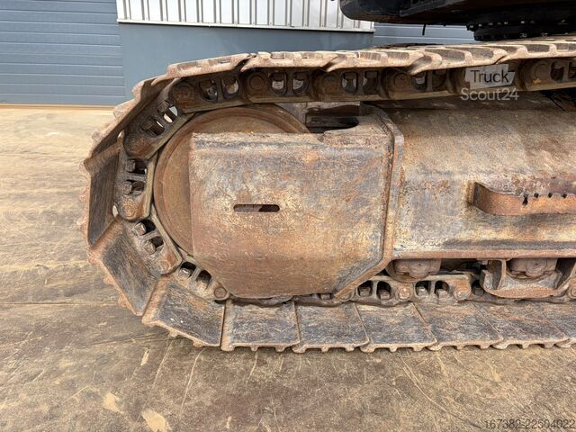 Escavadora de rastos Hitachi ZX225US5LC