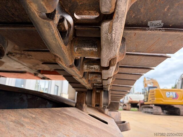 Escavadora de rastos Hitachi ZX225US5LC