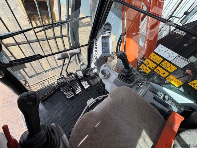 багер на вериги Hitachi ZX225US5LC