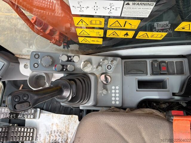 багер на вериги Hitachi ZX225US5LC