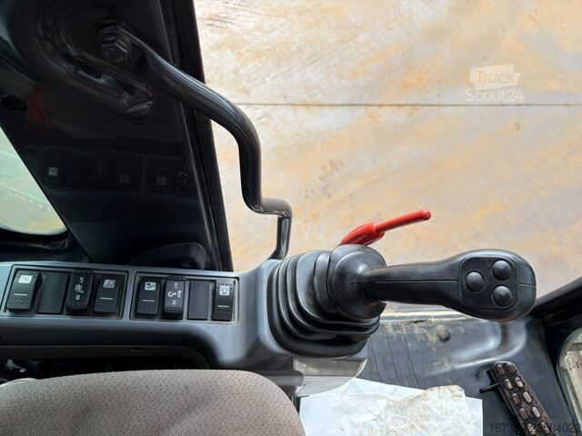 багер на вериги Hitachi ZX225US5LC