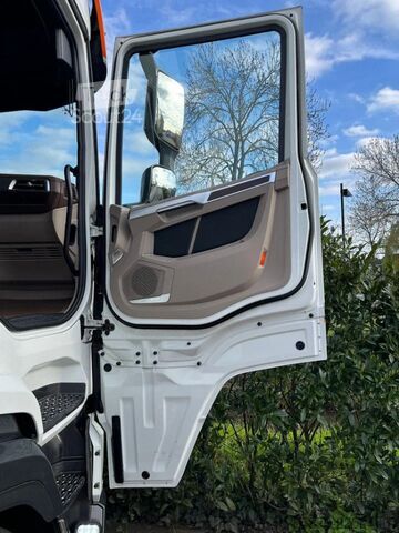 Standard-SZM DAF XG+ 530 FT
