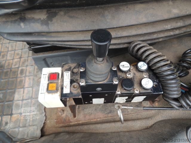 Āķa konteineru automašīna VOLVO FM9 300 6x2 Abrollkipper + kran