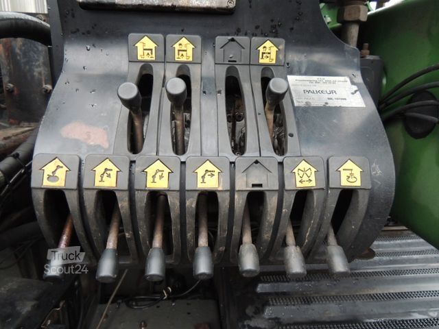 Āķa konteineru automašīna VOLVO FM9 300 6x2 Abrollkipper + kran