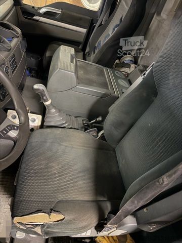 Dreiseitenkipper LKW MAN TGS 28.480 4X4 NACHLAUFACHSE FASSI 365 FRONTKRAN