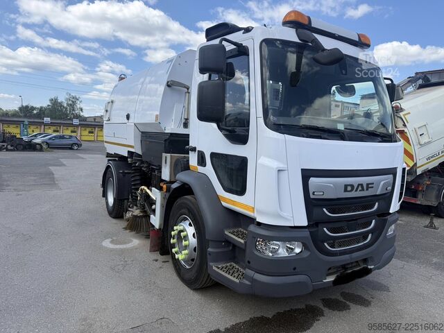 Veegwagen DAF Johnston vt651 LF 220