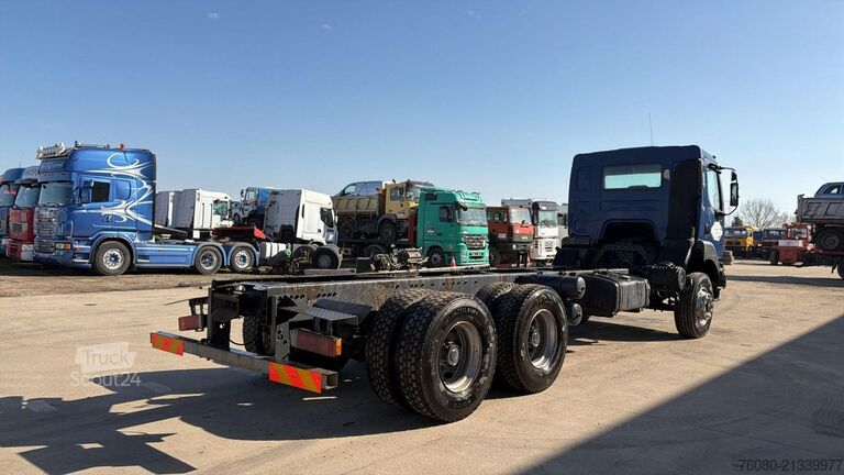 Chassi med hytt Renault Kerax 370 (LAMES / GRAND PONT / STEEL SUSP. / P...