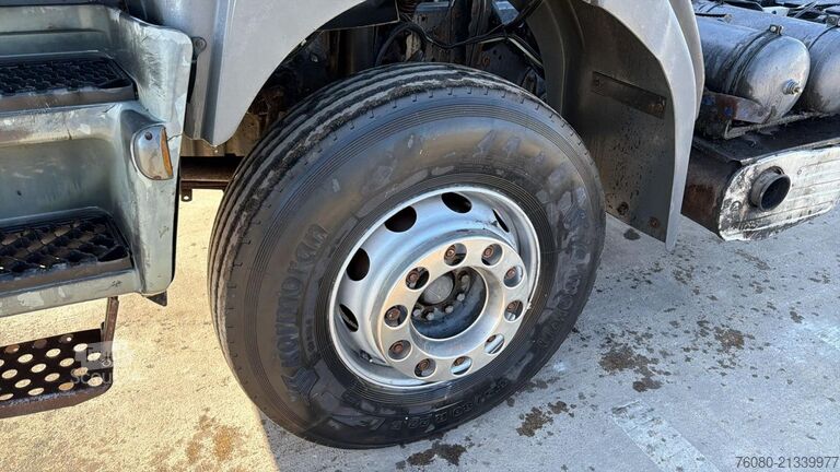 Chassi med hytt Renault Kerax 370 (LAMES / GRAND PONT / STEEL SUSP. / P...