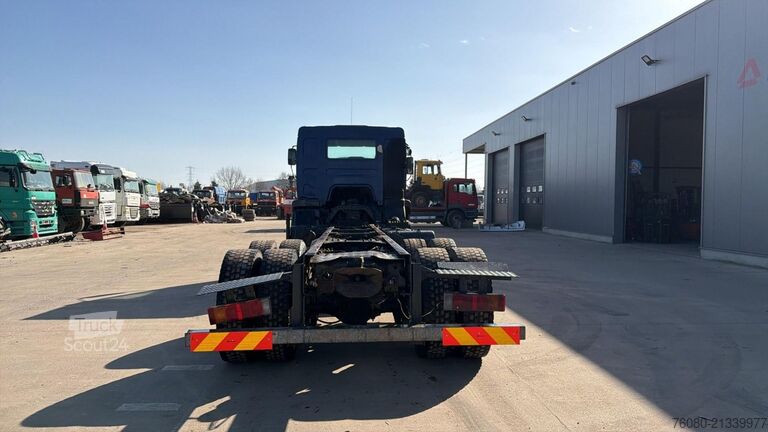 Chassi med hytt Renault Kerax 370 (LAMES / GRAND PONT / STEEL SUSP. / P...