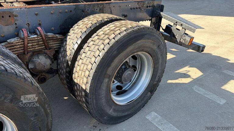 Chassi med hytt Renault Kerax 370 (LAMES / GRAND PONT / STEEL SUSP. / P...