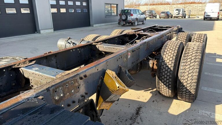 Chassi med hytt Renault Kerax 370 (LAMES / GRAND PONT / STEEL SUSP. / P...