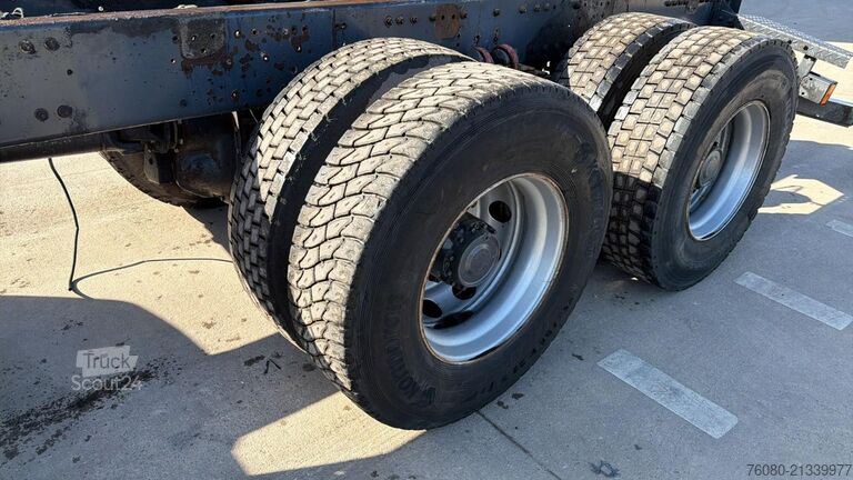 Chassi med hytt Renault Kerax 370 (LAMES / GRAND PONT / STEEL SUSP. / P...