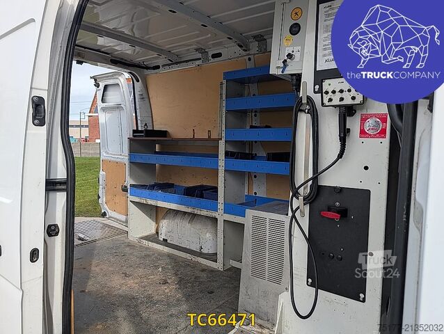 Plataforma elevatória Renault Master 145.35 nacelle