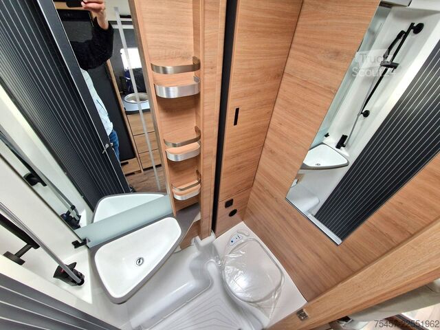 Autorulotă semi-integrată KNAUS L!VE WAVE BLACK SELECTION 650 MEG