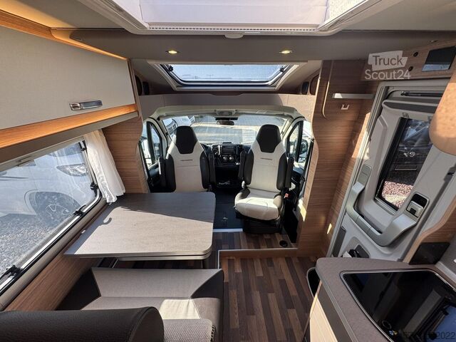 Halvintegreret autocamper WEINSBERG CaraCompact EDITION PEPPER 600 MF