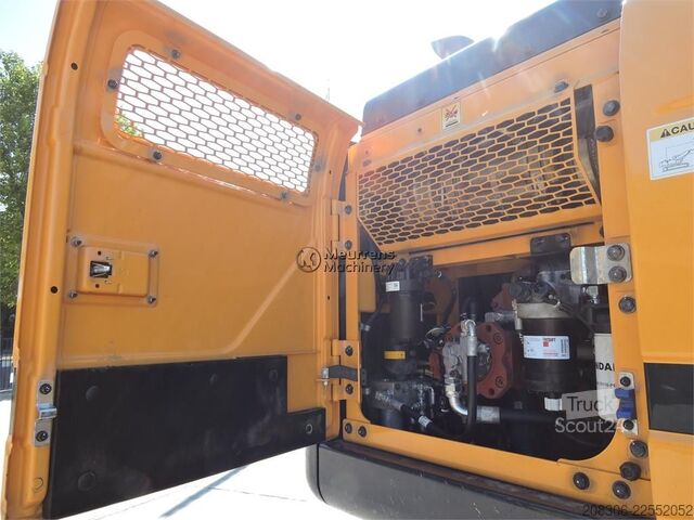 Excavatrice à chaînes HYUNDAI HX160