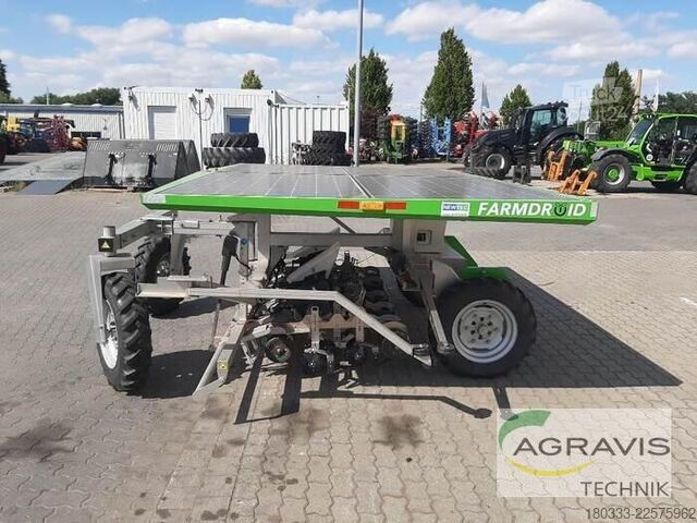 Tractor FarmDroid FD20