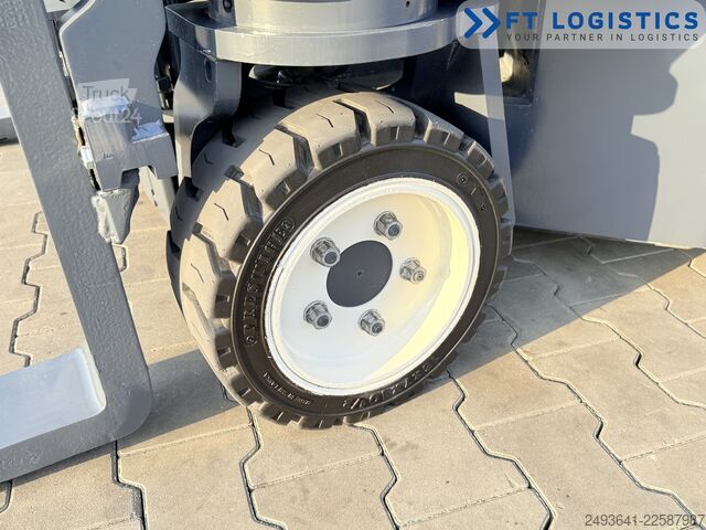 Négyirányú targoncát Combilift CB3000 DIESEL TRIPLEX 4900 POSITIONER