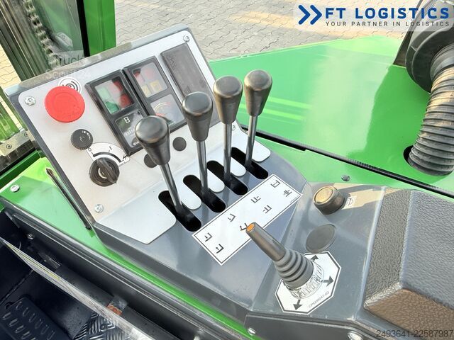 Négyirányú targoncát Combilift CB3000 DIESEL TRIPLEX 4900 POSITIONER