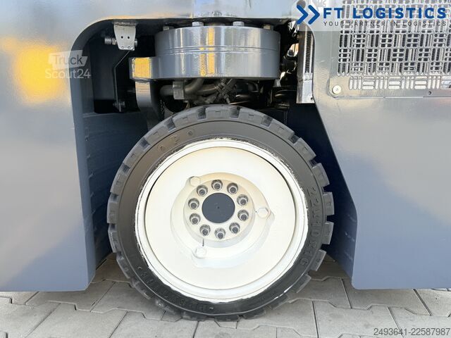Négyirányú targoncát Combilift CB3000 DIESEL TRIPLEX 4900 POSITIONER