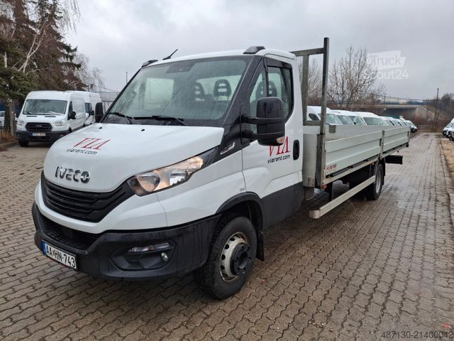 Tovorno vozilo s ravno platformo in ponjavo IVECO 70C18