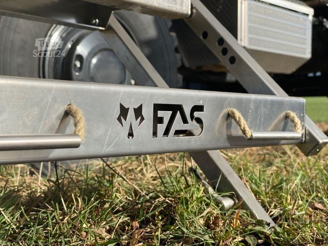 Autocarro con cassone UNIMOG FAS Expeditionsaufbau (nur Koffer) Beige