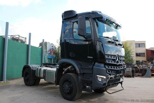 Standardni vlačilec MERCEDES-BENZ 1853 4x4 BL ALLRAD UNFALL Nr.: 773
