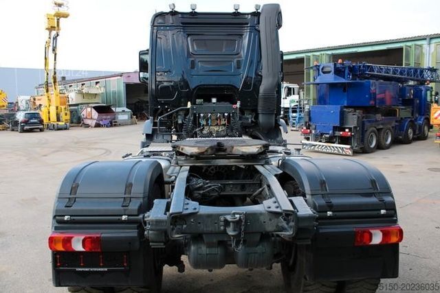 Standardni vlačilec MERCEDES-BENZ 1853 4x4 BL ALLRAD UNFALL Nr.: 773