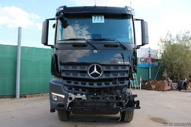 Standardni vlačilec MERCEDES-BENZ 1853 4x4 BL ALLRAD UNFALL Nr.: 773