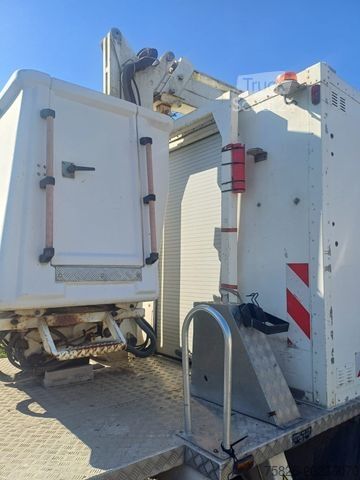 Samochód z podnośnikiem roboczym RENAULT D 180 Arbeitsbühne 15 Meter